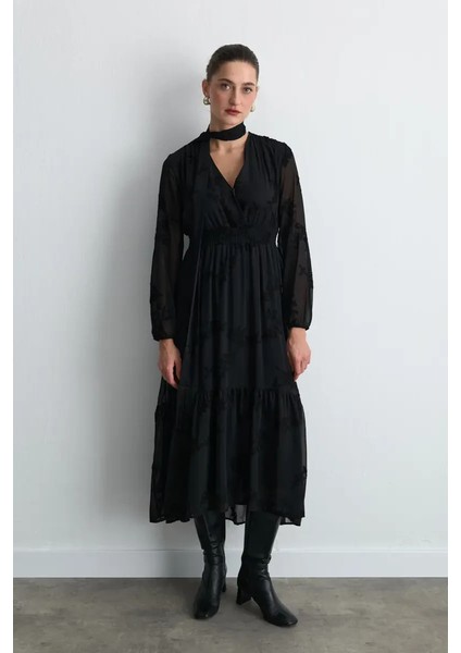 Nakışlı Uzun Fularlı Şifon Elbise - Siyah