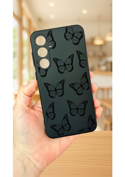 Samsung Galaxy S25 Siyah Kelebek Desenli Silikon Darbe Emici Klasik Korumalı Rubber Kılıf