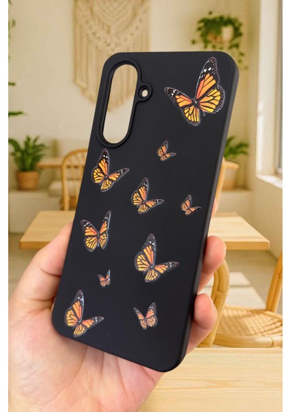 Samsung Galaxy A26 - Turuncu Kelebek Desenli Silikon Darbe Emici Klasik Korumalı Rubber Kılıf modelleri