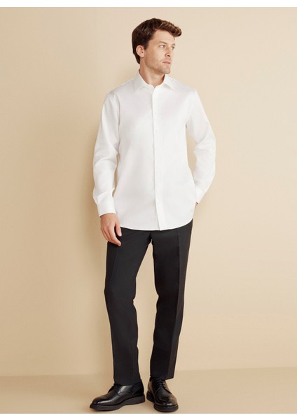Regular Fit Klasik Yaka Beyaz Erkek Gömlek BBFW25MSH021 modelleri