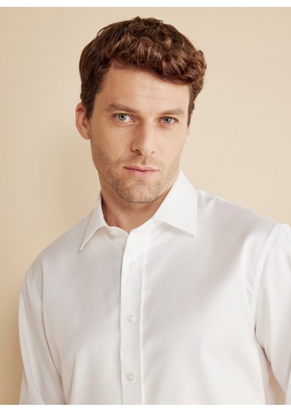 Regular Fit Klasik Yaka Beyaz Erkek Gömlek BBFW25MSH021 fırsatları