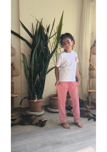 Kız Çocuk Pantolonlu Tişörtlü Takım Beyaz Tişört Pötikareli Pantolon Kırmızı, Siyah, Sarı fiyatları