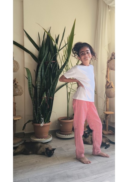 Kız Çocuk Pantolonlu Tişörtlü Takım Beyaz Tişört Pötikareli Pantolon Kırmızı, Siyah, Sarı fırsatları