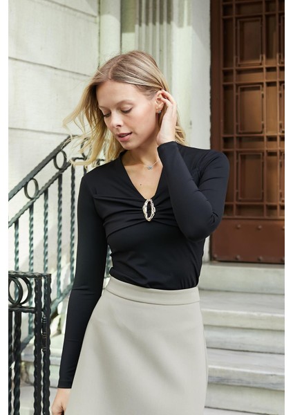 Kadın Hafif Parlak Şık Esnek Kumaş V Yaka Önü Büzgülü Aksesuarlı Uzun Kol Bluz-Siyah fırsatları