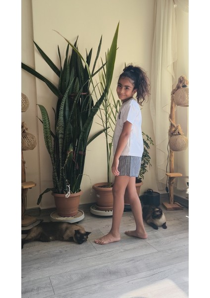 Kız Çocuk Şortlu Takım Beyaz Tişört Siyah Pötikareli Şort fırsatları