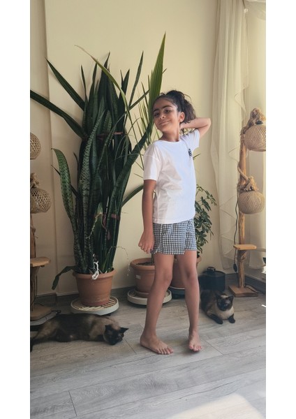 Kız Çocuk Şortlu Takım Beyaz Tişört Siyah Pötikareli Şort indirimleri