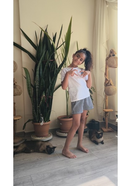 Kız Çocuk Şortlu Takım Beyaz Tişört Siyah Pötikareli Şort