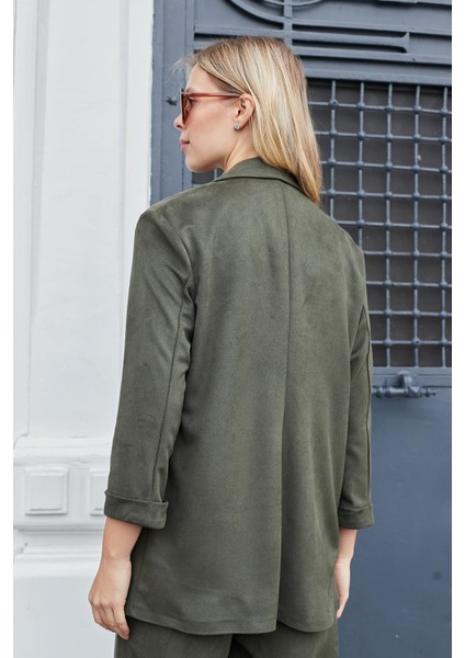 Kadın Süet Dokulu Kumaş Yakalı Capri Kol Cep Kapaklı Blazer Ceket-Haki