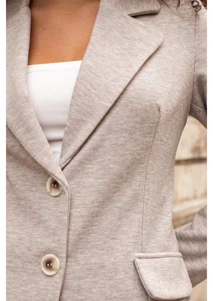 Kadın Esnek Kalın Kumaş Yakalı Cep Kapaklı Uzun Kol Çift Düğmeli Blazer Ceket-Bej fırsatları