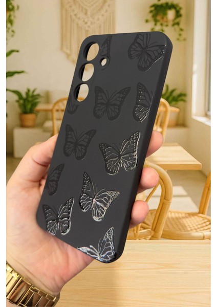 Samsung Galaxy M34 - Siyah Kelebek Desenli Silikon Darbe Emici Klasik Korumalı Rubber Kılıf fırsatları