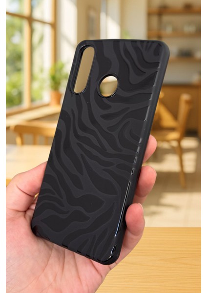 Huawei P20 Lite Uyumlu Zebra Desenli Silikon Darbe Emici Klasik Korumalı Rubber Kılıf fırsatları
