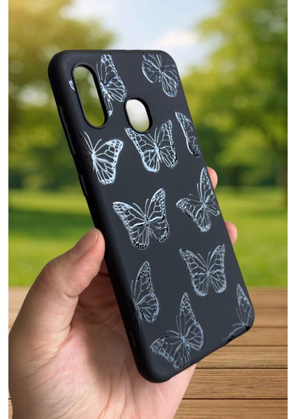 Samsung Galaxy A20 Uyumlu Siyah Kelebek Desenli Silikon Darbe Emici Klasik Korumalı Rubber Kılıf modelleri