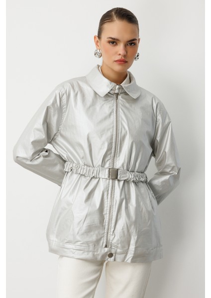 Metalik Gri Parlak Dokulu Kuşaklı Trençkot modelleri