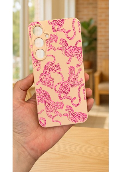 Samsung Galaxy A55 -Pembe Leopar Desenli Silikon Darbe Emici Klasik Korumalı Rubber Kılıf
