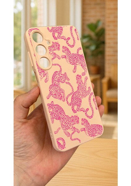 Samsung Galaxy A55 -Pembe Leopar Desenli Silikon Darbe Emici Klasik Korumalı Rubber Kılıf modelleri