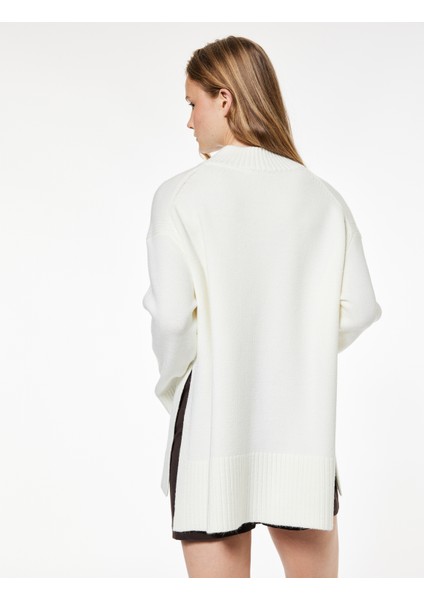 Uzun Kollu Dik Yaka Yırtmaç Detaylı Oversize Triko Tunik fırsatları