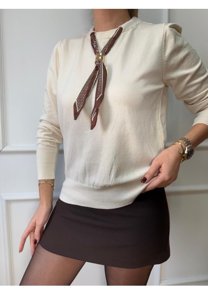 Krem Fularlı Bluz