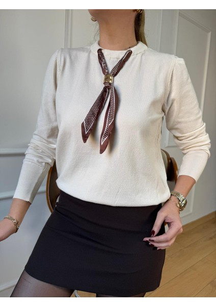 Krem Fularlı Bluz