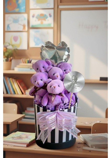 Öğretmen'e Hediye: Atatürk Temalı Aynalı Çizgili Premium Kutuda, Kalpli Balonlu 6’lı Mor Ayıcık Buketi-24 Kasım Öğretmenler Günü Hediyesi modelleri