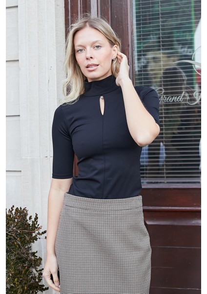 Kadın Hafif Parlak Şık Kumaş Yarım Balıkçı Önü Dekolteli Dirsek Üstü Kol Body Bluz-Siyah indirimleri