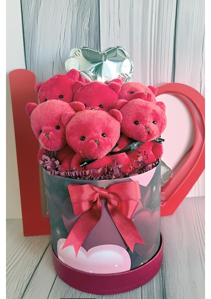 Premium Özel Kalpli Kırmızı Silindir Kutusunda, Kalpli Balonlu 6’lı Kırmızı Ayıcık Buketi fırsatları