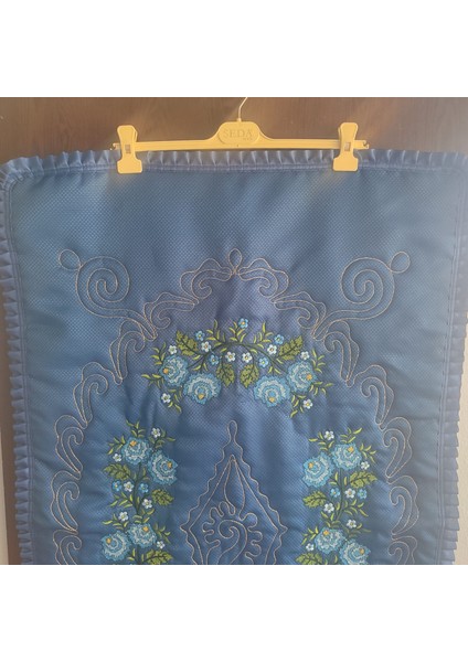 🌹 Zarif Nakış İşlemeli Seccade fiyatları