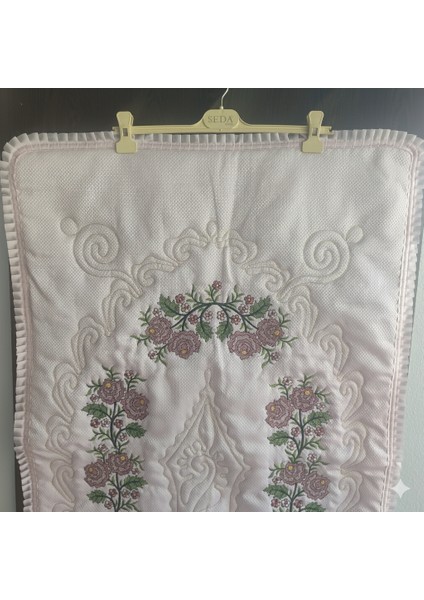 🌹 Zarif Nakış İşlemeli Seccade fiyatları
