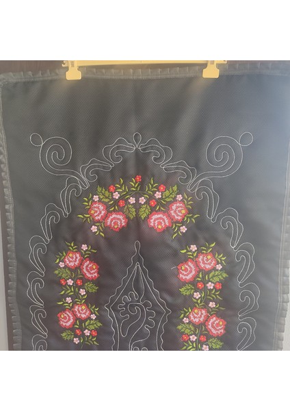🌹 Zarif Nakış İşlemeli Seccade fiyatları