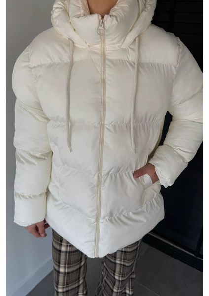 Kadın Kapüşonlu Iç Astarlı Şişme Mont P-00019025 modelleri
