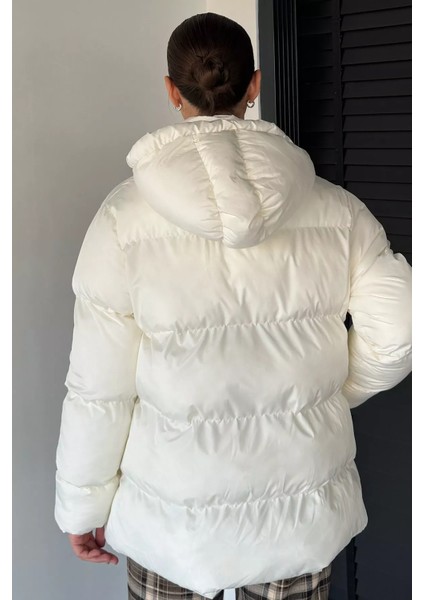 Kadın Kapüşonlu Iç Astarlı Şişme Mont P-00019025 fırsatları