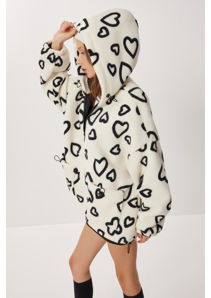 Kapüşonlu Kalpli Oversize Peluş Mont LCI0058 Ekru modelleri