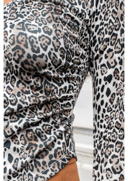 Kadın Likralı Esnek Kumaş Desenli V Yaka Büzgülü Uzun Kol Asimetrik Body Bluz-Leopar fırsatları