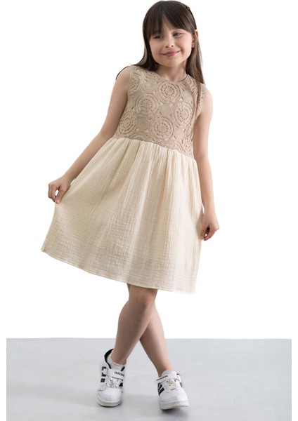 Kahverengi Dantel Işlemeli Müslin Kız Çocuk Elbise 20780