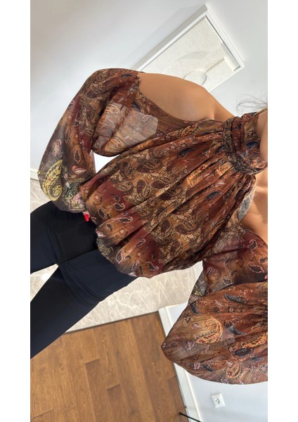 Şal Desenli Omuz Detaylı Bluz fırsatları