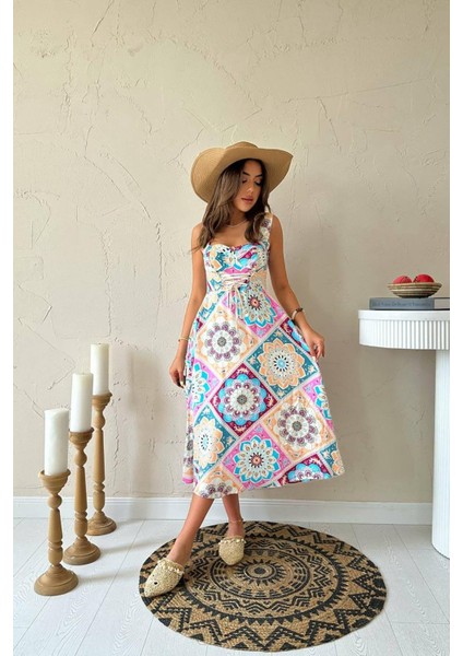 Kadın Yazlık Renkli Kalp Yaka Bağcık Detaylı Desenli Midi Boy Elbise 10E-6931 modelleri