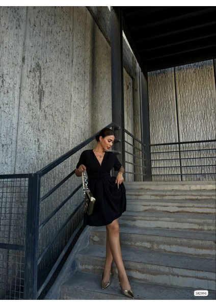 Kadın Siyah V Yaka Büzgülü Mini Kloş Elbise 4C-2348 fırsatları