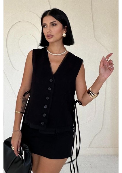 Siyah Yanları Bağcıklı Yelek