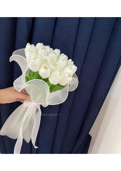 Tüllü Islak Lale Gelin Buketi