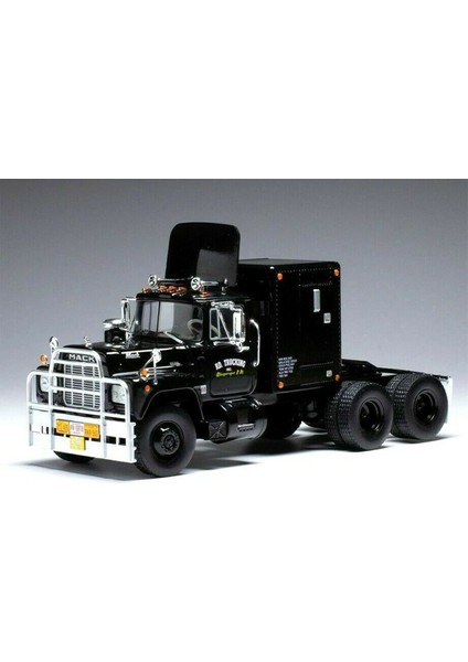 1:43 Ixo 1966 Mack R-Series With Rear Cabin