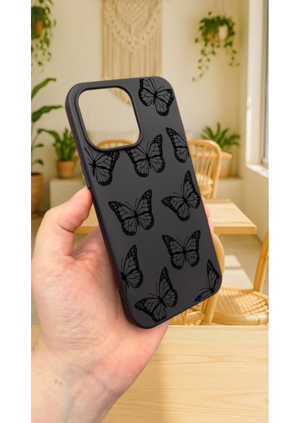 iPhone 15 Pro Max -Siyah Kelebek Desenli Silikon Darbe Emici Klasik Korumalı Rubber Kılıf modelleri