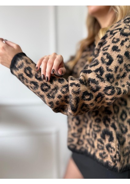 Leopar Desenli Sakallı Hırka