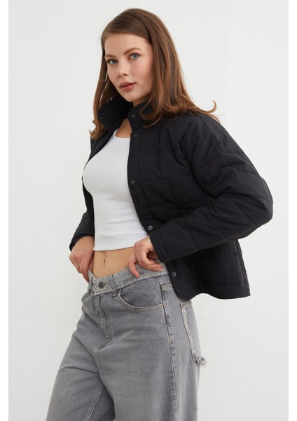 Kare Kapitone Desen Dik Yaka Mont fiyatları