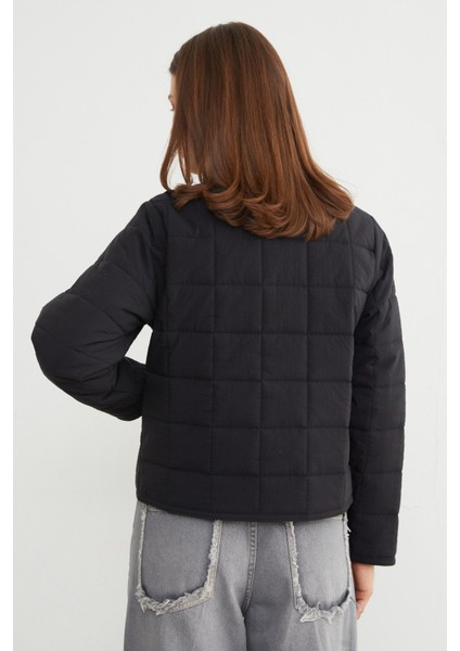 Kare Kapitone Desen Dik Yaka Mont