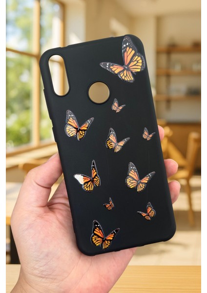 Huawei Y7 2019 Uyumlu Turuncu Kelebek Desenli Silikon Darbe Emici Klasik Korumalı Rubber Kılıf
