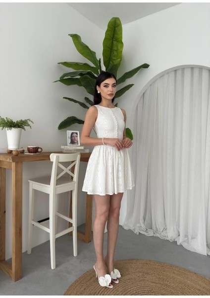 Yema Düğme Detaylı Elbise