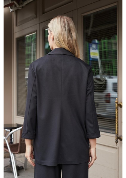 Kadın Süet Dokulu Kumaş Yakalı Capri Kol Cep Kapaklı Blazer Ceket-Siyah