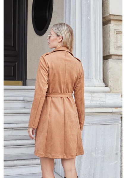 Kadın Hafif Likralı Süet Kumaş Anvelop Kruvaze Cepli Uzun Kol Diz Boy Trençkot-Camel indirimleri