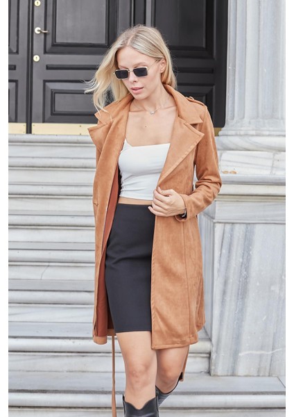 Kadın Hafif Likralı Süet Kumaş Anvelop Kruvaze Cepli Uzun Kol Diz Boy Trençkot-Camel