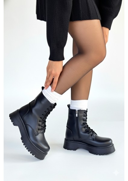 Jonni Premium Siyah Bağcıklı Postal Bot