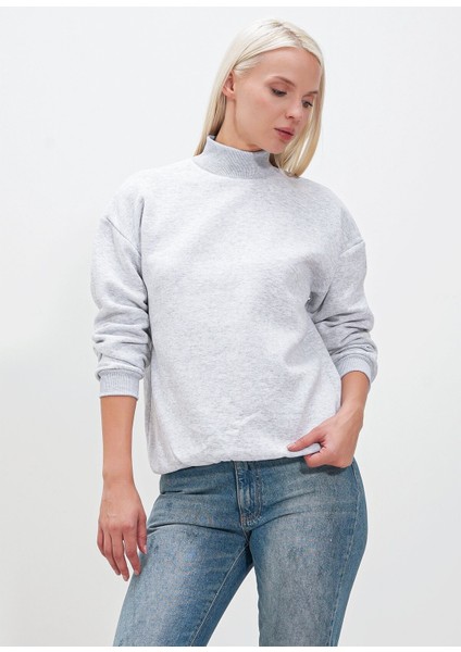 Dik Yaka Basic Sweat fırsatları